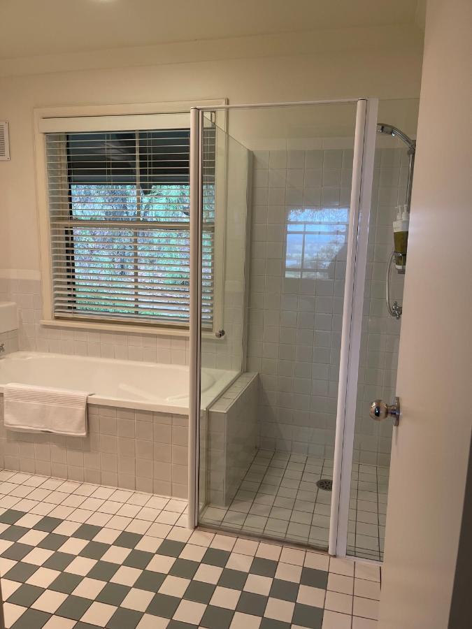 Villa Provincial - 2 Bedrooms Both With Ensuites -Situated In Cypress Lakes Resort Pokolbin Bagian luar foto
